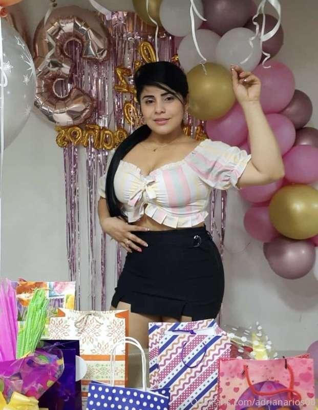 Hoy es mi cumpleaños amores espero sus regalitos y propina  ..