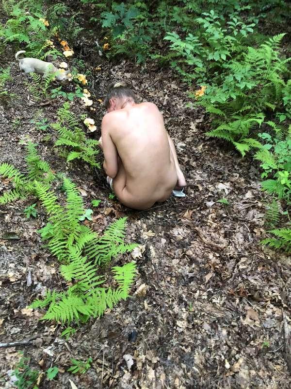 Bonus points to anyone who can I.D. what I'm foraging in thi..