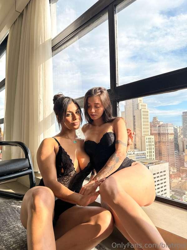 👩🏻‍❤️‍💋‍👩🏻✨💖 @brownfitbaby
