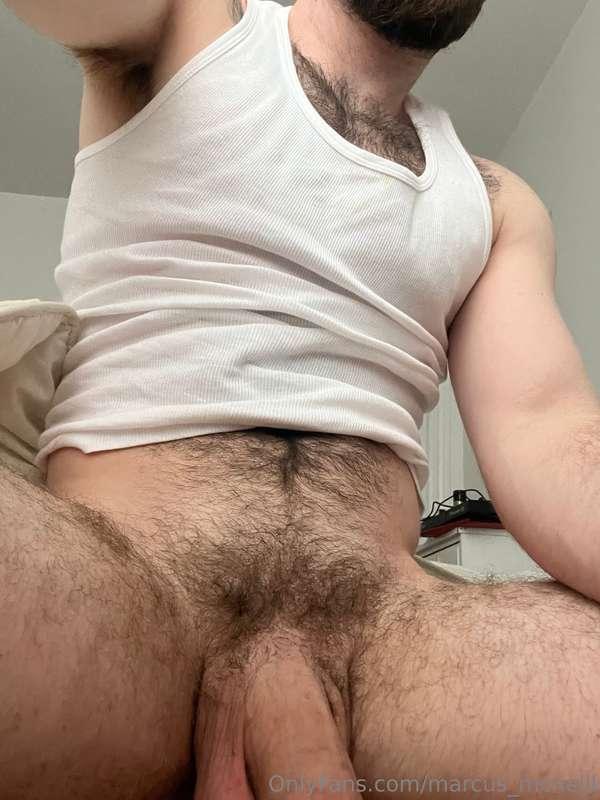Just woke up, who’s gonna come sniff me