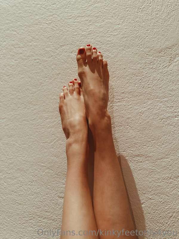 Going on to paint my nails soon...whats you favorite color? ..