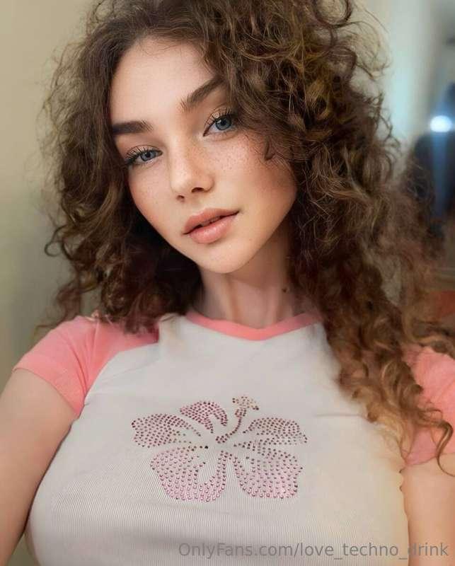 𝐅𝐑𝐄𝐄 𝐒𝐔𝐁👉 @curly_deity🙈🔞
Gorgeous doll for your hot desires ..