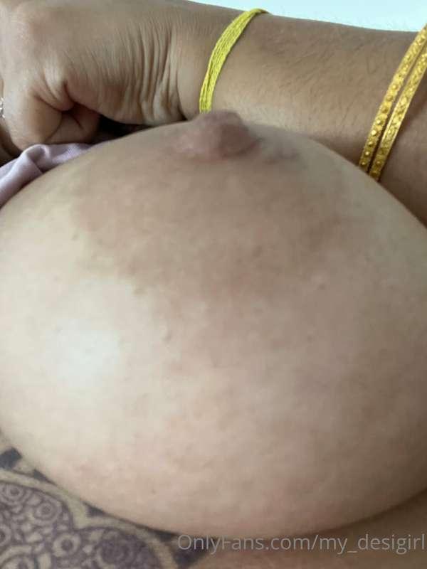 Tip if you like my left boob 🍈🍈🍈🍈