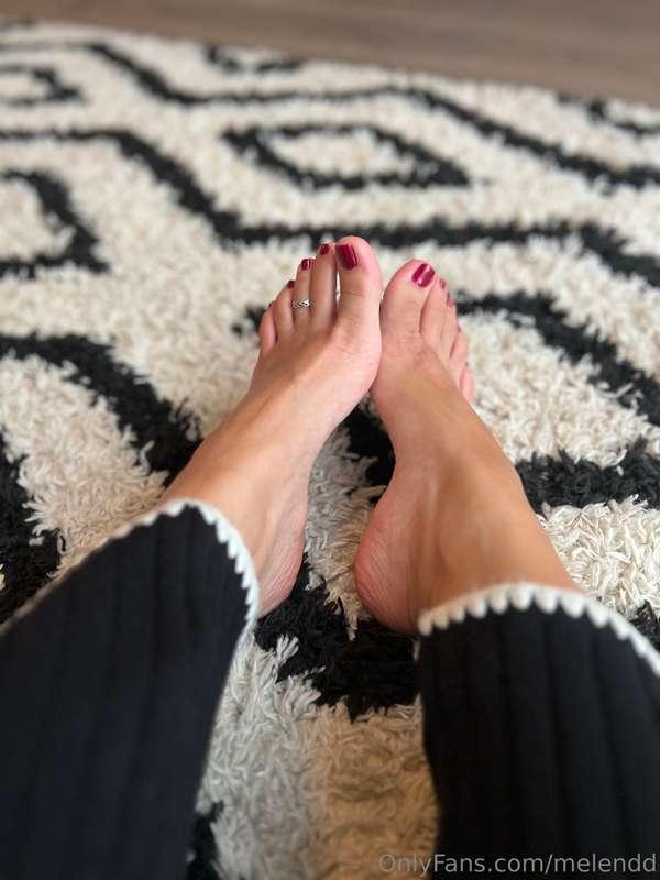 Who likes my new pedi? And who’s paying the bill? 🧾 😘