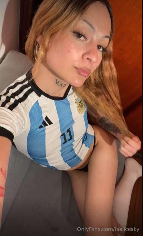 Every contribution I receive today will have a prize: a hot,..