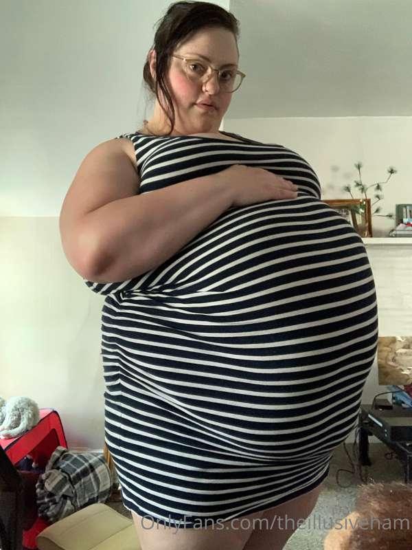 Omg I’m being SO fat and gluttonous I can’t stop.. look at h..