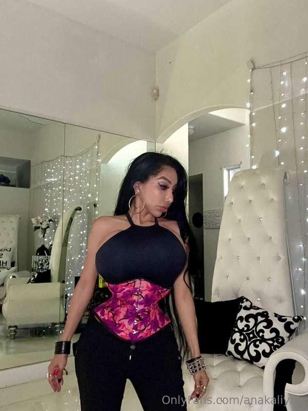 Keeping this waist nice and tiny. Do you like my corset?