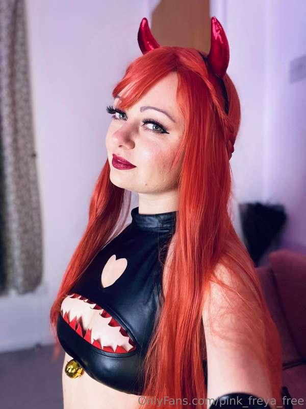 I love the succubus outfit! with my lusty imagination there ..