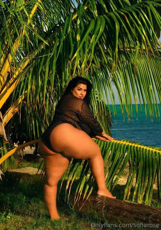 This 🍑 needs spanking! Don't you think?