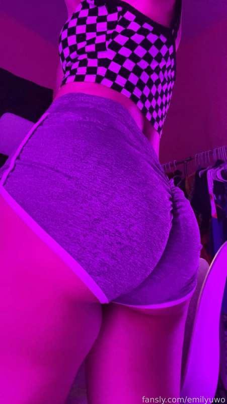 ♡ fat ass friday ♡

Got damn... there's something about booty shorts... 🥵