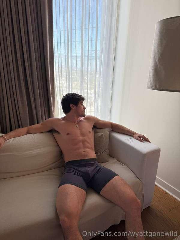 wanna sit on my lap?😈