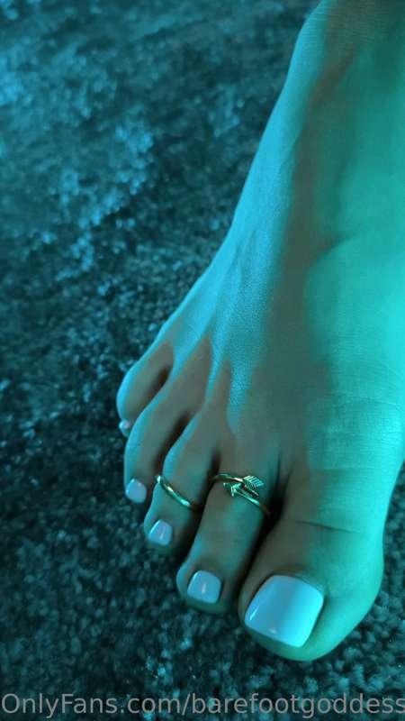I'm in love with my new toe rings and foot jewerly, sooo hap..