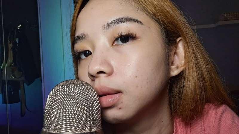 ASMR mouth sounds but i'm doing it super close to the mic 💋