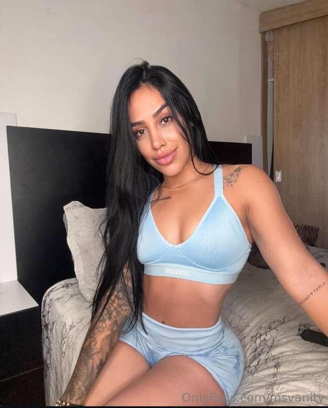 Daddy want me to play with my holes and do a sexy double pen..