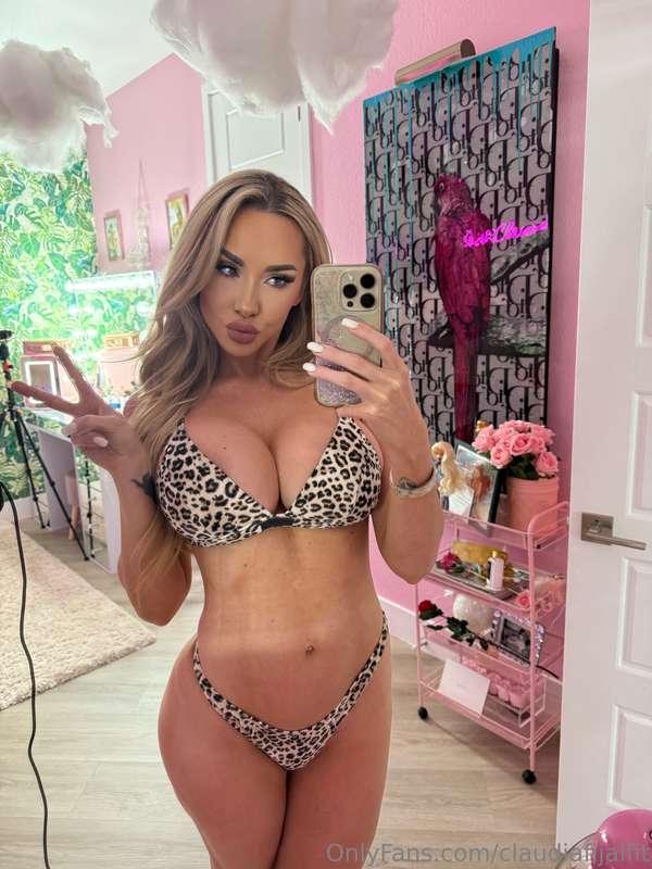 Another day, a different bikini✌️😚