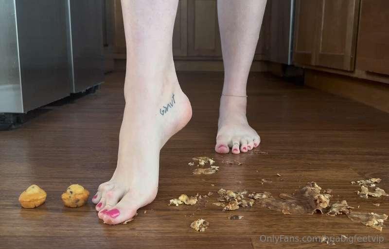 Trampling mini muffins to relax after a nice workout! I’m gl..