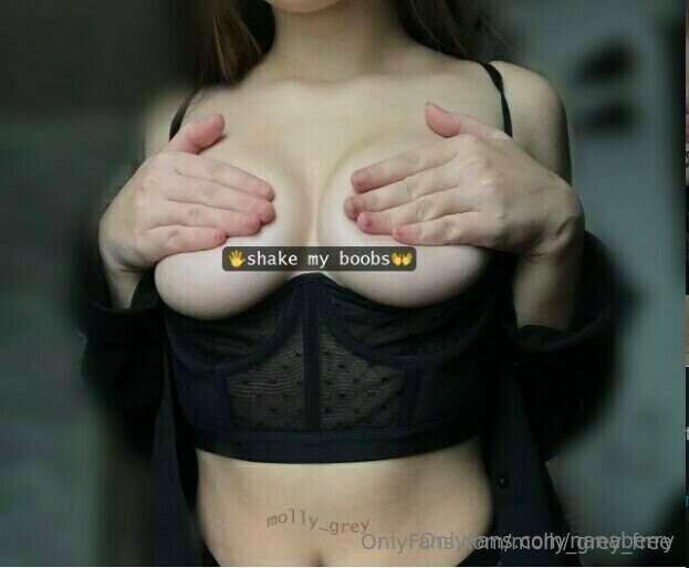 @molly_grey_free

my panties are almost on the floor, I'm re..