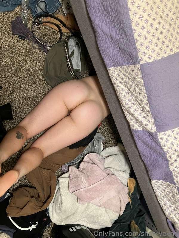 Oh no @littleash got stuck under their bed. (Recorded new vi..