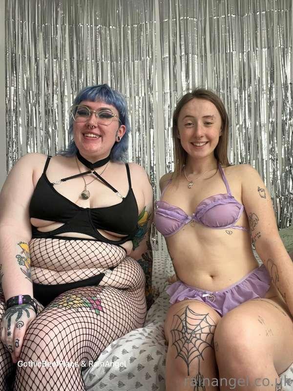 Do we look innocent? @gothicbeefflaps