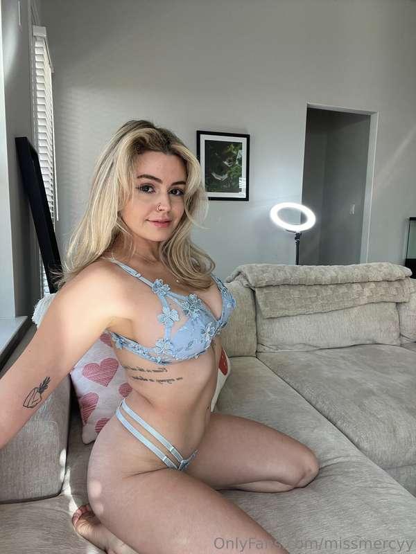Do you like my curves?😈