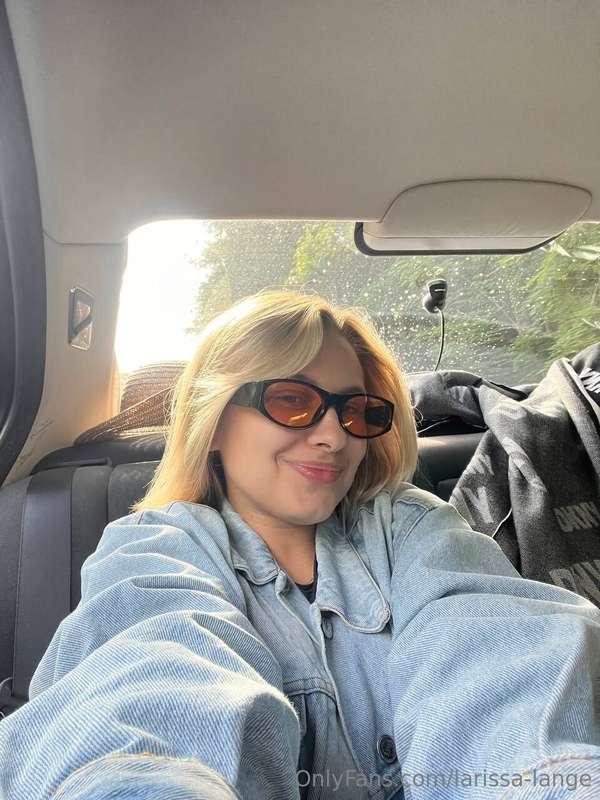 Wem würde auch immer schlecht, wenn man hinten sitzt oder bi..