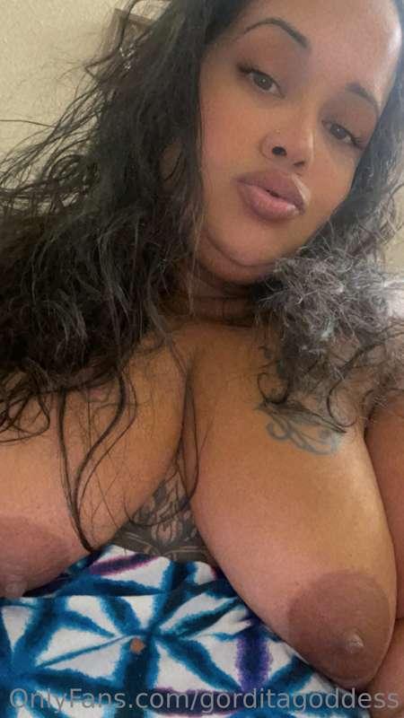 Give me kiss babe