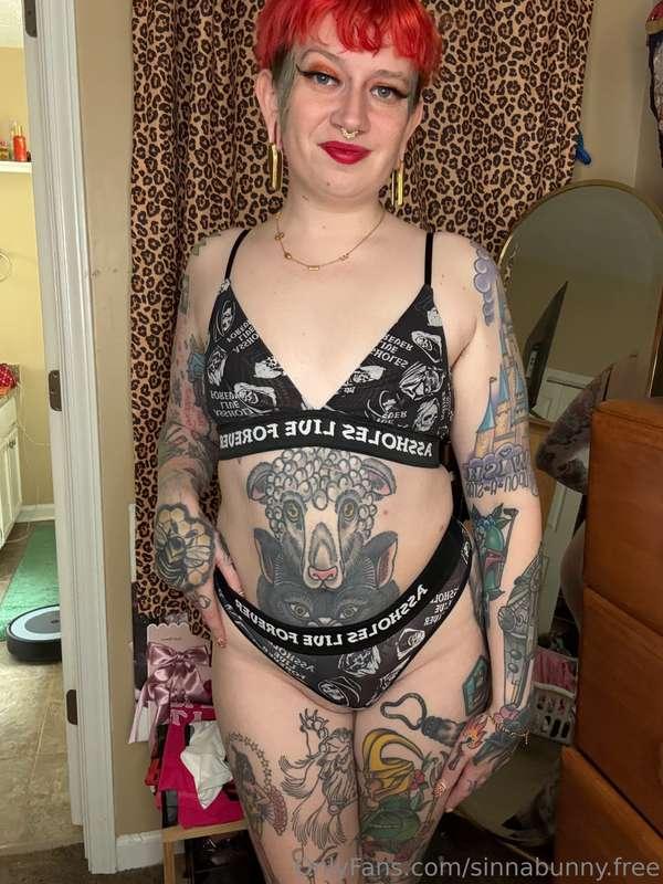 a freebie for y’all, kitty too fat for these bottoms. 🤭my ma..