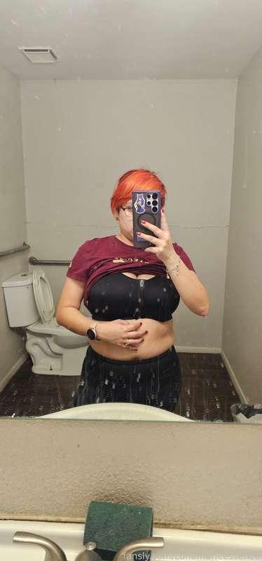 So I've recently been hitting the gym and have been making some progress with how I feel and working on how I look plus I have a goal I want to hit. #gym #sweaty #thick #tits #ass #gettinginshape 