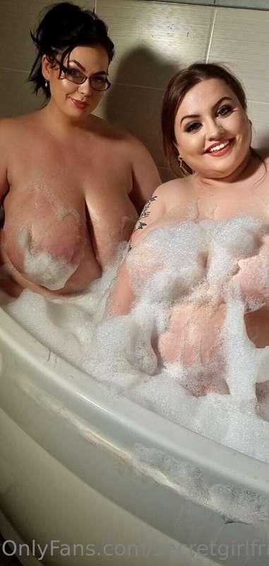 Do you wanna see some sexy nudes of me and my step sis in th..