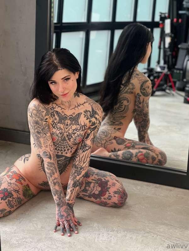 some BTS today of me getting professional nudes taken :)