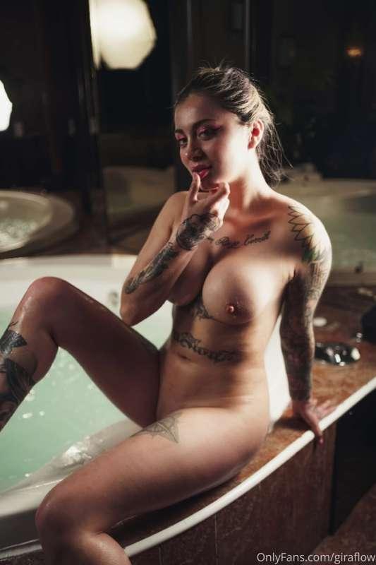 Omggg sesión de fotos en el jacuzzi 💋