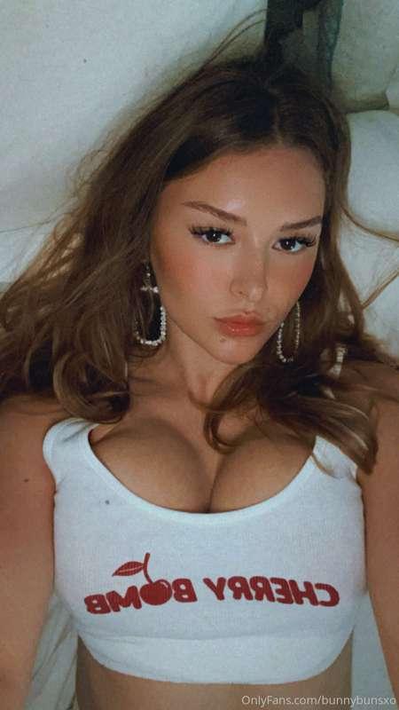 Roses are red, Violets are blue...I'm horny as fuck and want..