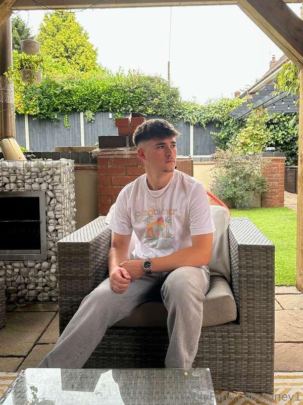 Would you think I have an OF if you saw me looking this simp..