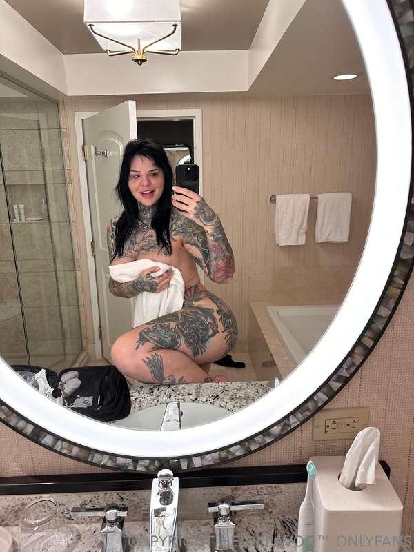 Good morning 😃 Woke up horny af 😈