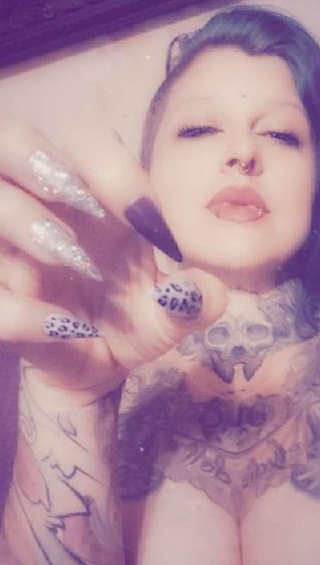 I got some new claws! 

Oh and if you want to see these fanc..