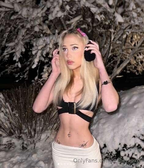 Sugar, spice, and everything seductive. 🍬🌶️