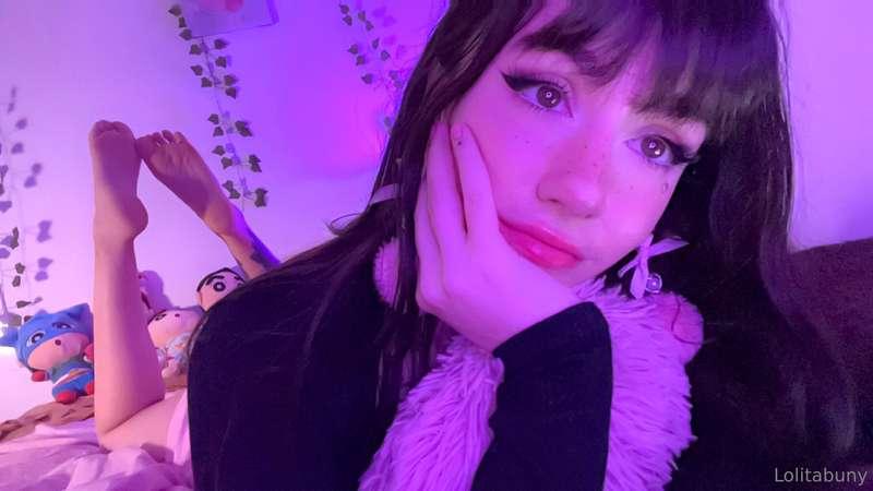 Te puedes resistir a mis ojitos si te miro así ?? 🥺💕