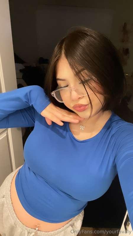 feeling blue in blue 😔 somebody msg meeee!!