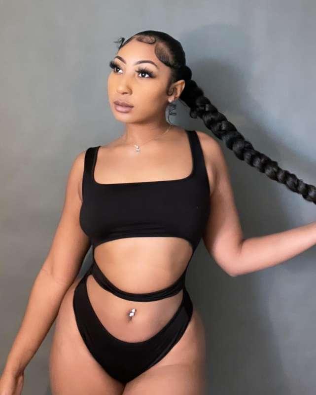 Just hopped out of the jacuzzi and finished some wine. Who w..