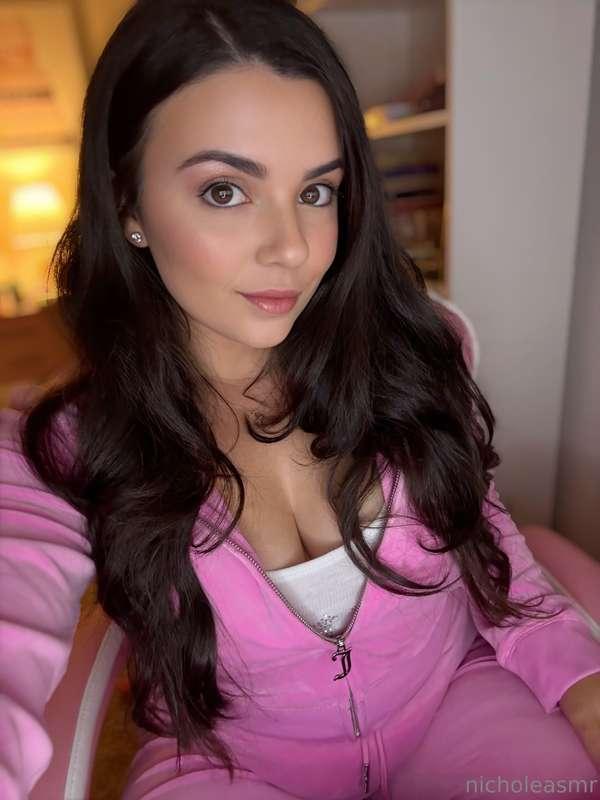 Naughty or nice? 🩷