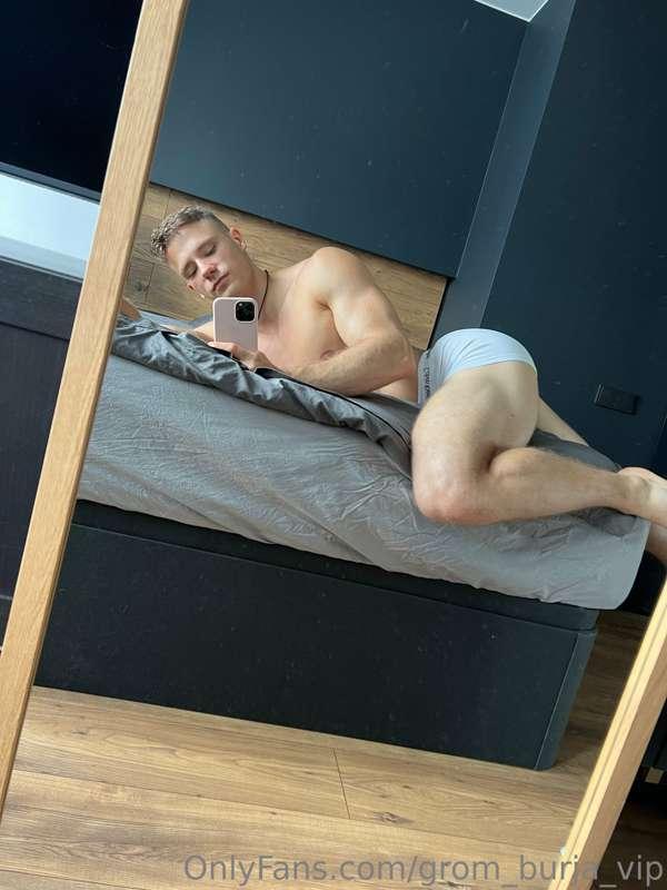 Imagine fucking and looking in a mirror😋💦 
.
.
.
Swipe👅👅