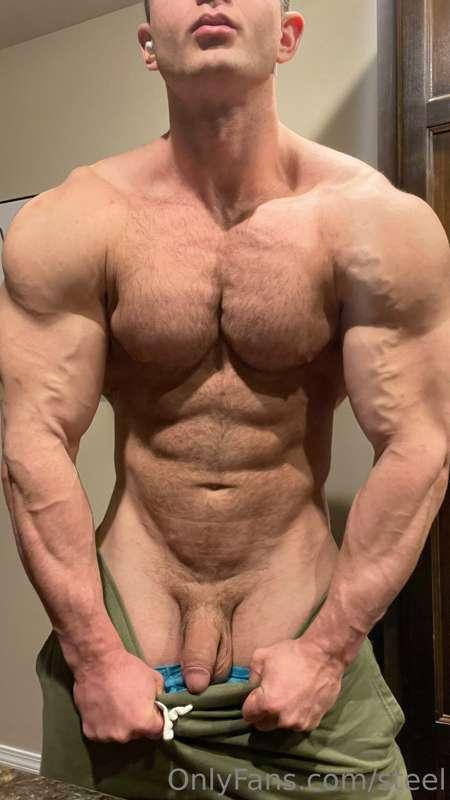 Who’s down for some hairy pecs and muscle 🍆 on Friday night?..