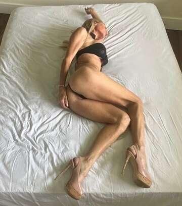 Ready to jump in bed, you cuming? 💦💦😈