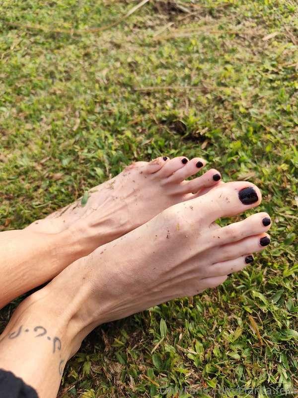 clarita.feet image #0