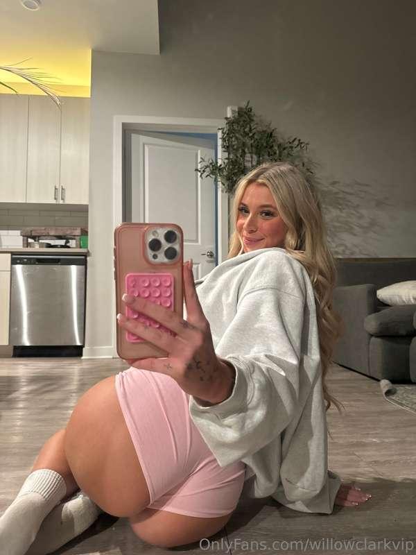 spam me with likes if im a good girl 🥰