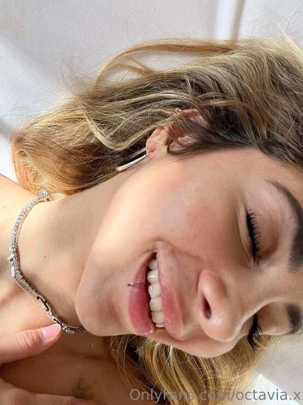 🌞☕️ I woke up feeling so happy and energized today. 💕😘 Who w..