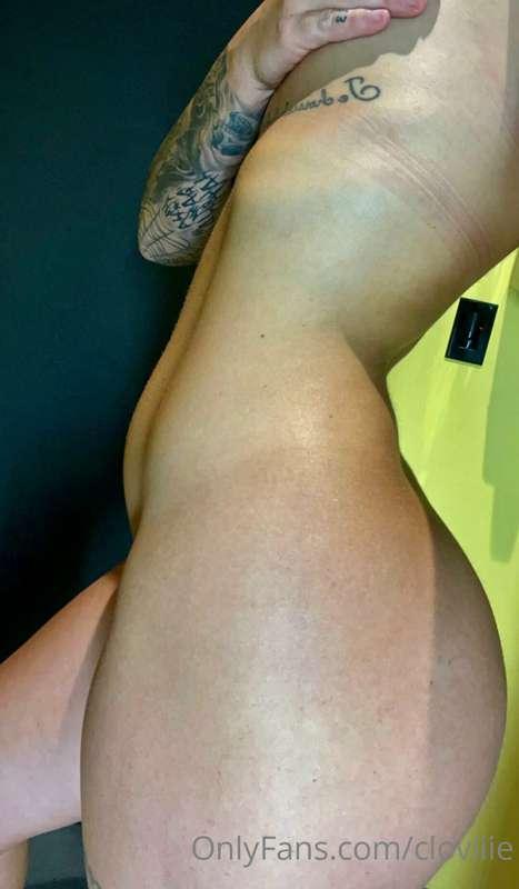 POV: You’re the tanning bed 🥵