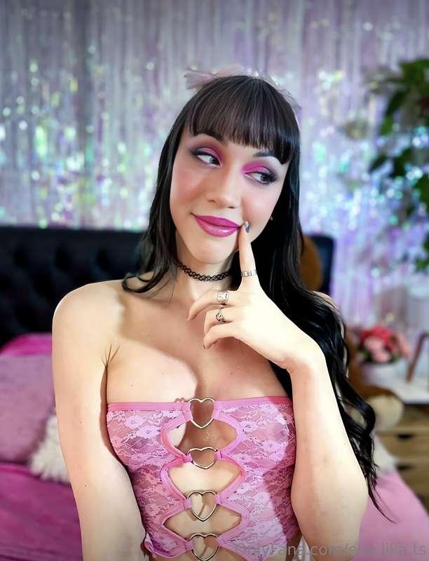 A little sweet provocation for you 🍬I can be gentle… or bold..