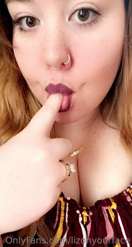 Fun lip color. Would look better wrapped around 🍆🍆 Merry Chr..