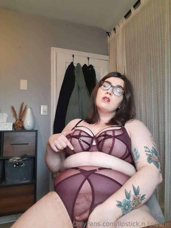 lipstick.n.lingerie image #1